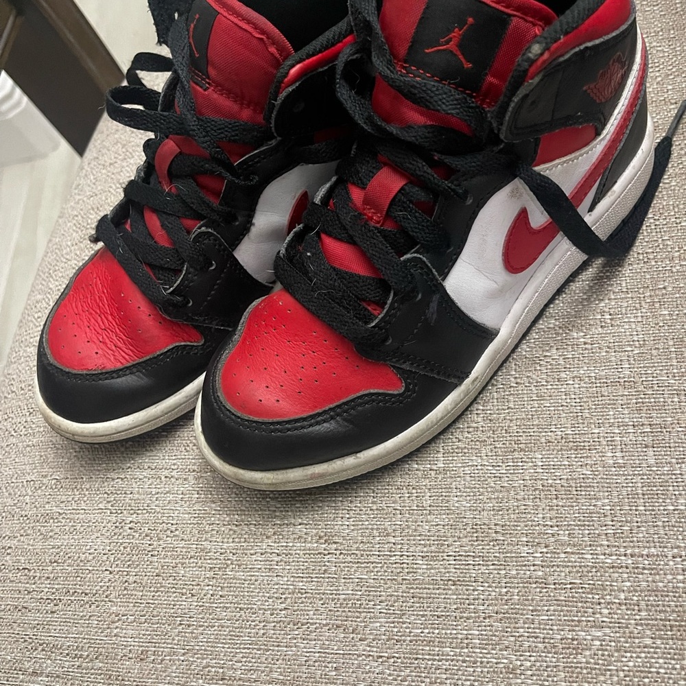 Kids Jordan’s size 1 EUC
